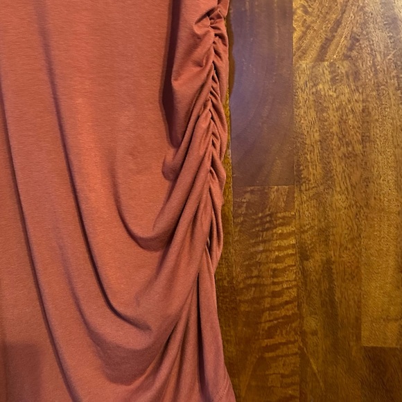 Rust Sleeveless Ruched Dress - Picture 2 of 3